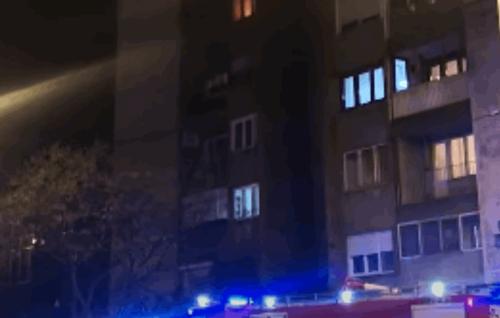PAKLENA NOĆ U NIŠU: Vatra ZAHVATILA soliter, žena sa dvoje dece bežala liftom punim DIMA, pukom srećom NIJE BILO ŽRTAVA (VIDEO)
 
